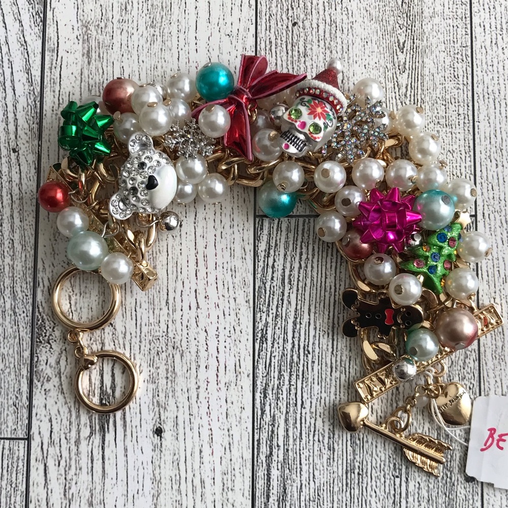 Betsey Johnson Bib Christmas Toggle Bracelet - Picture 1 of 6